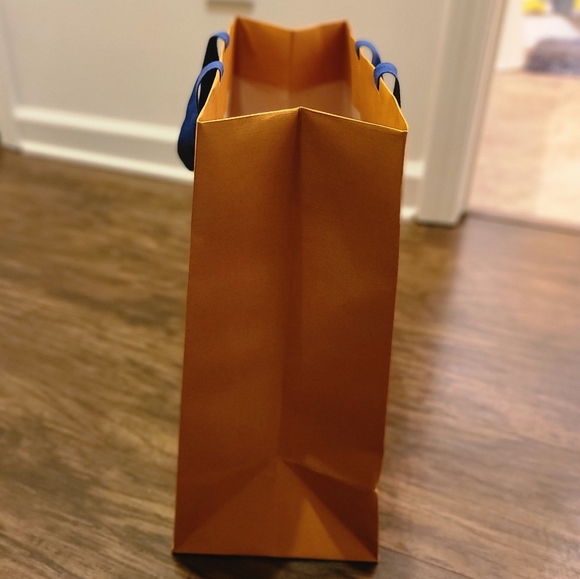 Louis Vuitton Tote - Picture 4 of 7